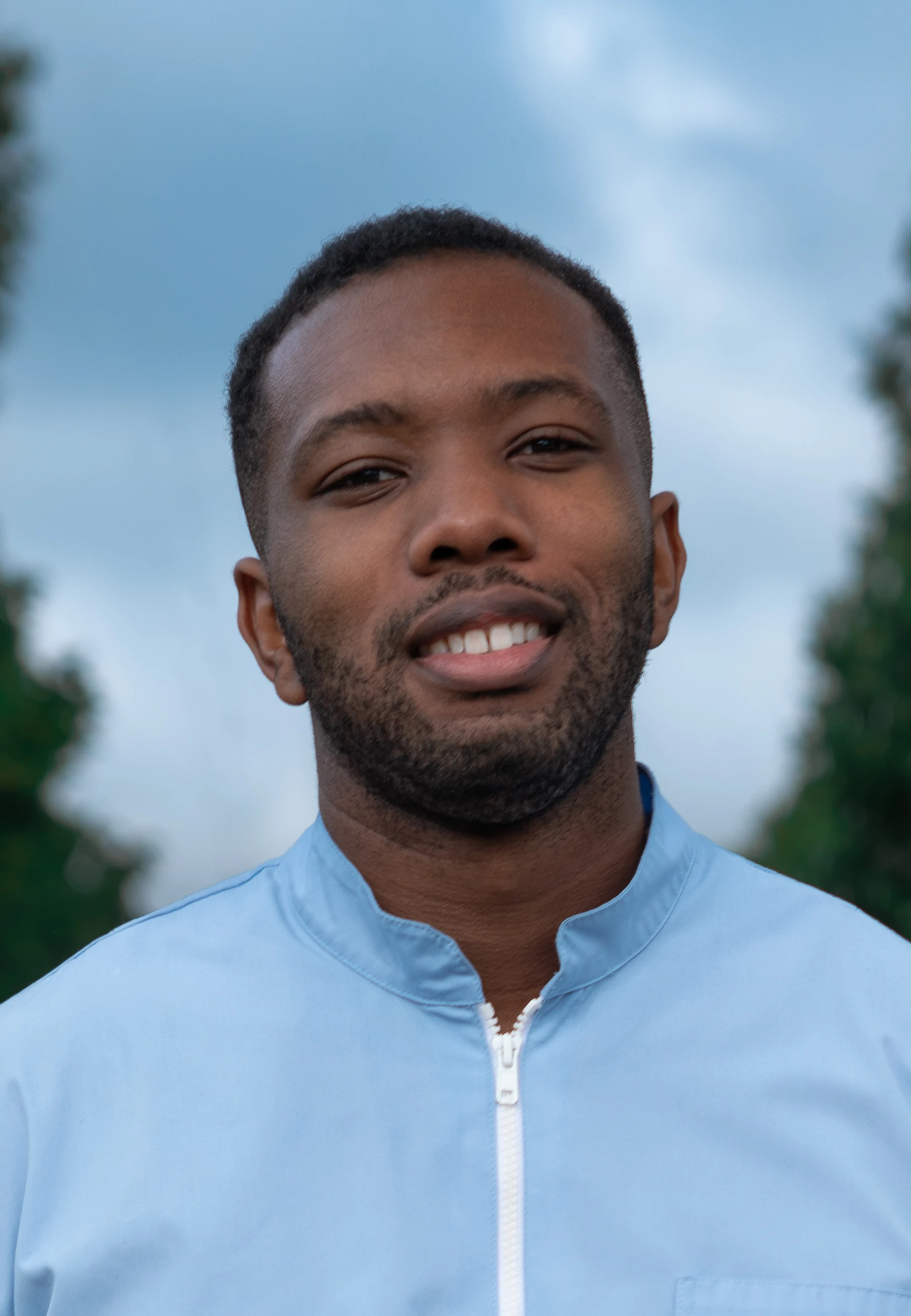 Dr Adrien DZEAKOU, chirurgien-dentiste à Maisons-Laffitte